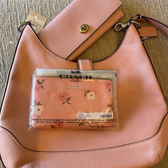 TODAY!! NWT! Coach Petal Pink Small Hobo 5 set- - Picture 11 of 14
